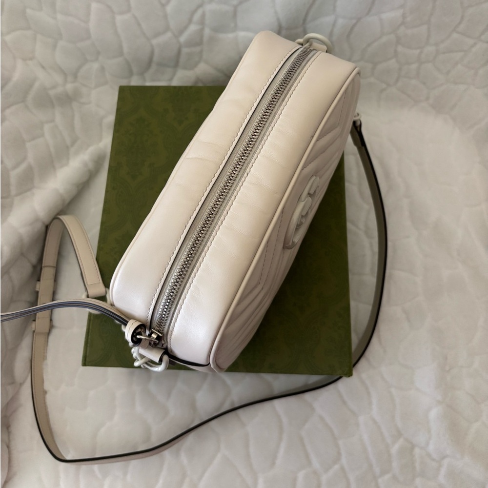 Gucci GG Marmont Small Camera Bag - Picture 3 of 16